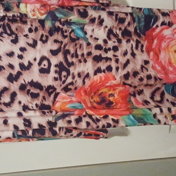 LEOPARD ROSE DESIGN PLUS SIZE DRESS, SLIGHT MERMAID HEM, NEW,  SIZE 3X/4X - Picture 2 of 3